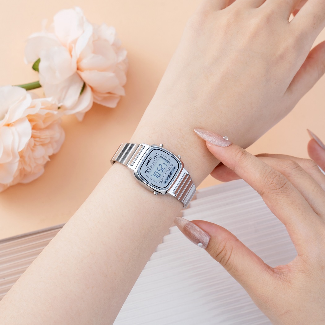 Đồng hồ Casio mặt vuông chính hãng