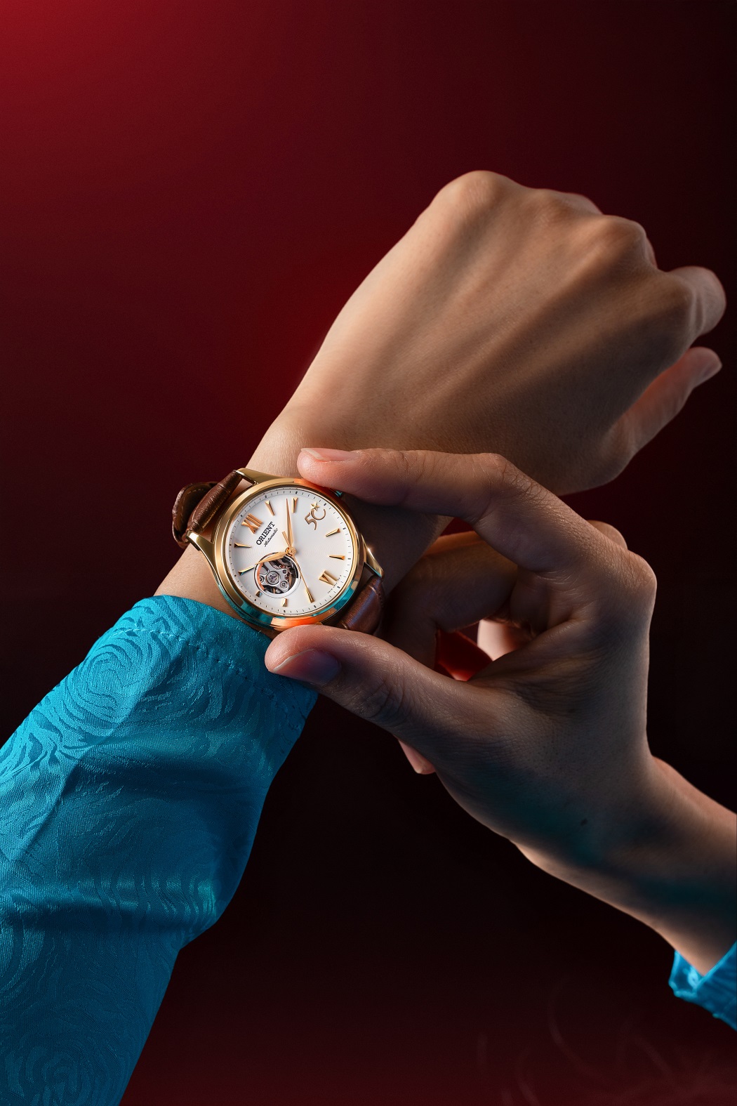 Orient Open Heart RA-AG0729S30B - phiên bản đồng hồ cơ nữ kỷ niệm 50 năm 