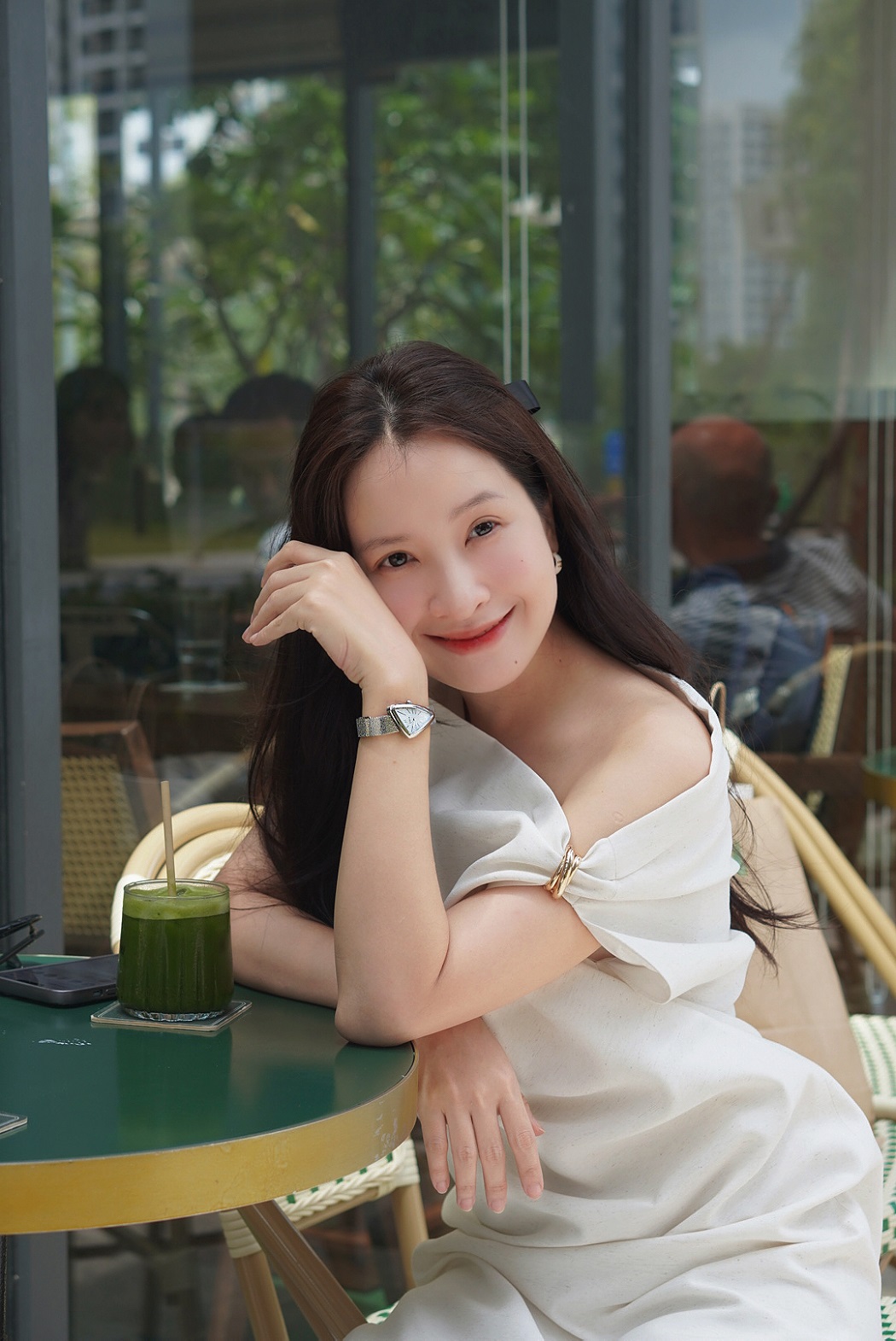 Vẻ đẹp kiêu sa của chất liệu dây kim loại mang lại