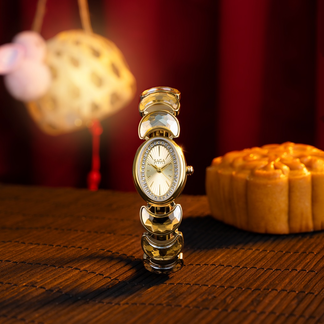 Đồng hồ nữ mặt nhỏ dây kim loại dáng lắc tay - Saga Lunar Watch 71959-GPGPGP-2