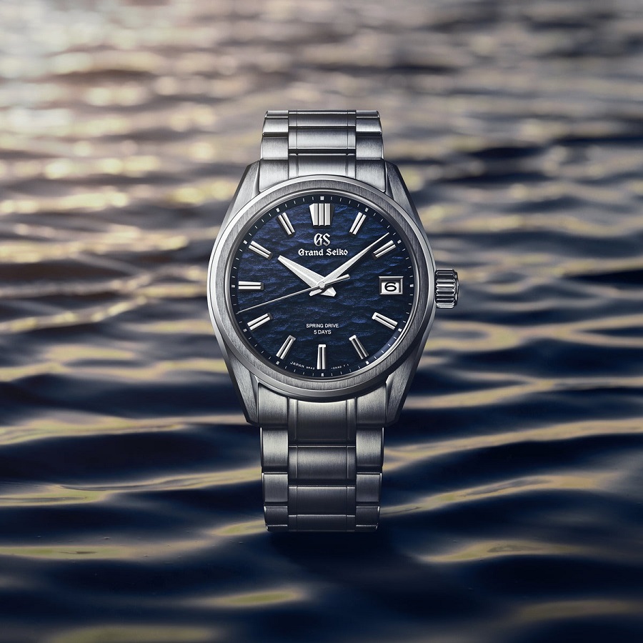 Grand Seiko SLGA021 có giá 240 triệu đồng