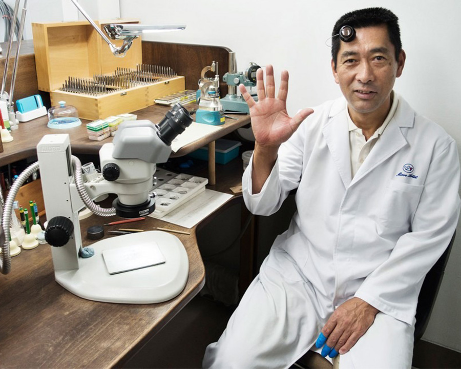 Thợ sửa đồng hồ tại Micro Artist Studio, người phụ trách lắp ráp và điều chỉnh Credor - Yoshifusa Nakazawa