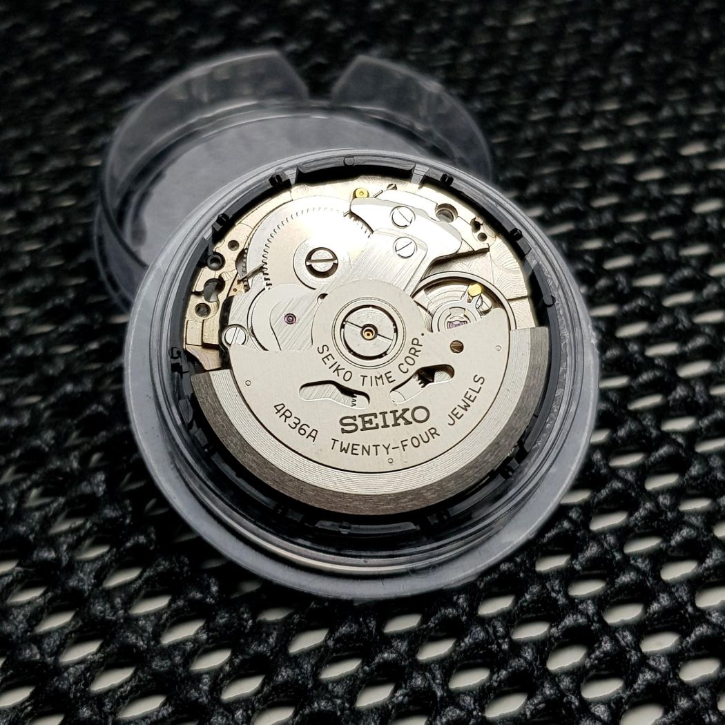 Bộ máy 4R36 trên đồng hồ Seiko nữ