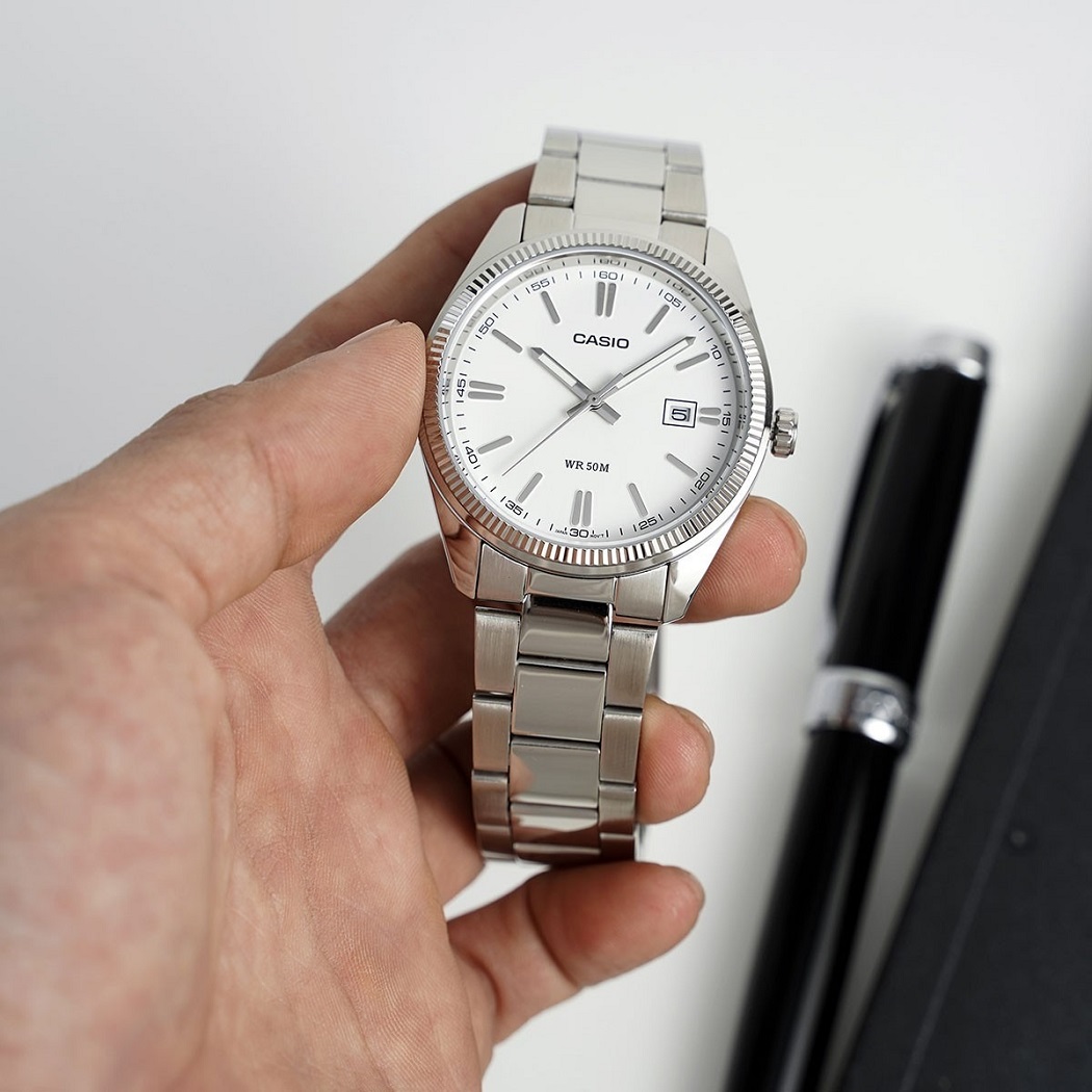 Đồng hồ Casio dây kim loại
