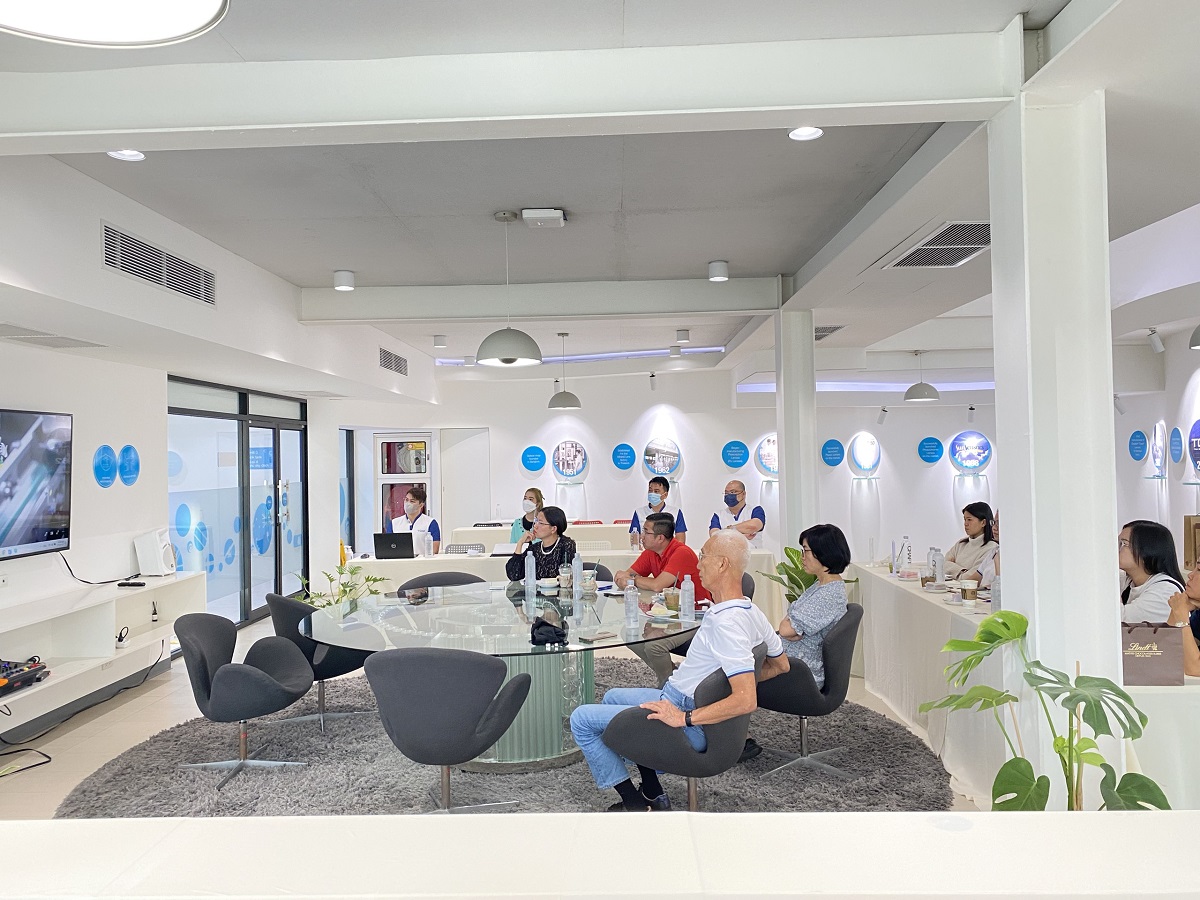 Đội ngũ Kính Hải Triều tham quan trực tiếp nhà máy sản xuất tròng kính TOG của tập đoàn Thai Optical Group