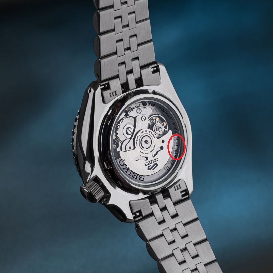 Tra số Seri đồng hồ Seiko tránh nhầm lẫn với mã bộ máy và mã vỏ
