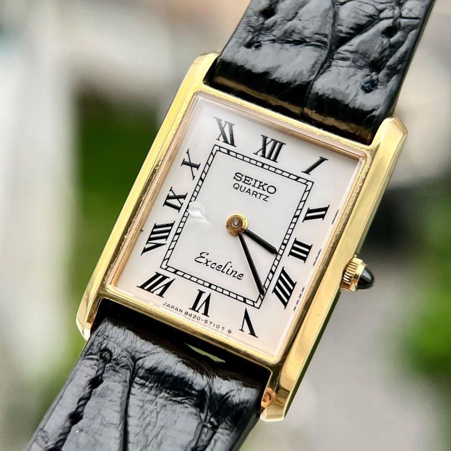 Đồng hồ Seiko Exceline nữ Vintage với mặt số hình chữ nhật và cọc số la mã 