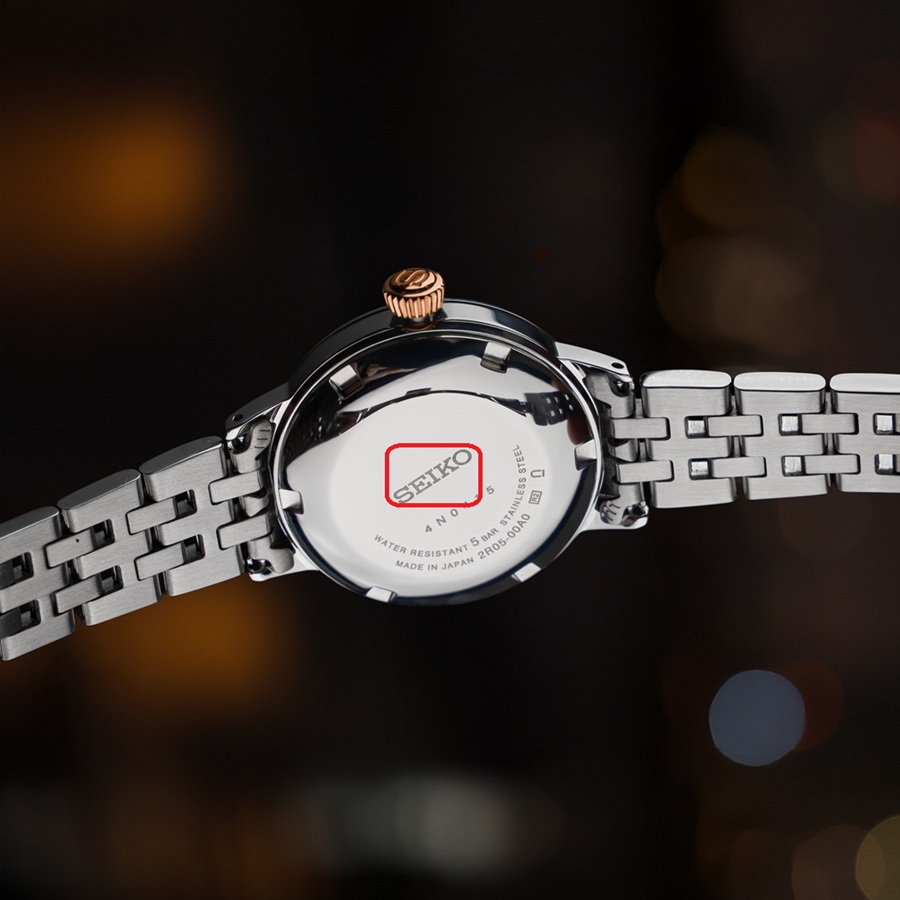 Logo Seiko rõ ràng, sắc nét trên đồng hồ thật