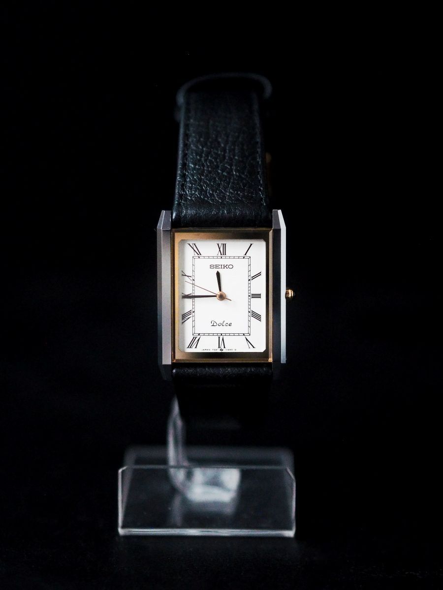 Seiko Tank Tungsten Dolce 7321-6170 dây da đen sâu, mặt số trắng và cọc số La Mã đen nam tính