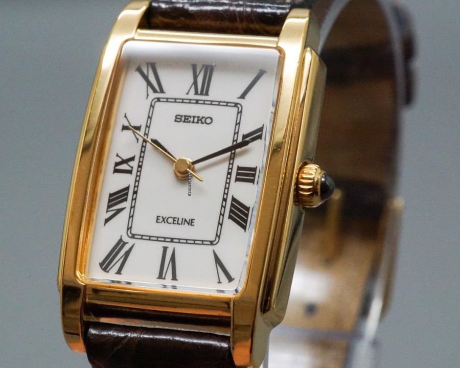 Seiko Tank Exceline 2J13-5000 cho nữ với thiết kế mềm mại, viền bo tròn, mạ vàng tinh tế