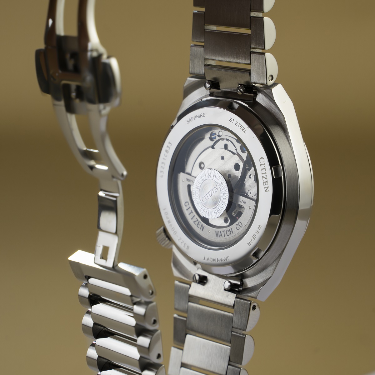 Citizen Tsuyosa Small Second được trang bị bộ máy cơ Caliber 8322, có thời gian trữ cót lên đến 60 giờ