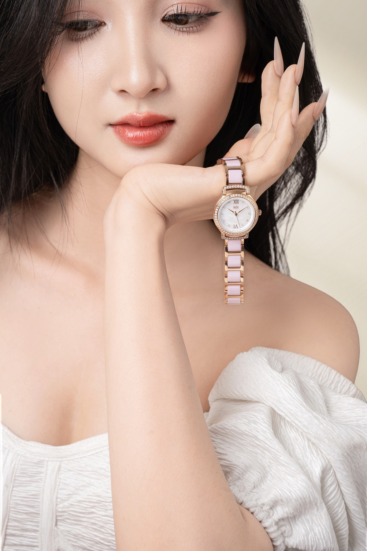Phụ nữ đeo đồng hồ màu hồng không còn gặp định kiến "yếu đuối"