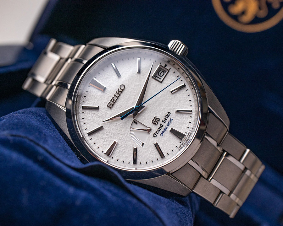 Cận cảnh mặt số bông tuyết nổi tiếng của Grand Seiko Snowflake SBGA211