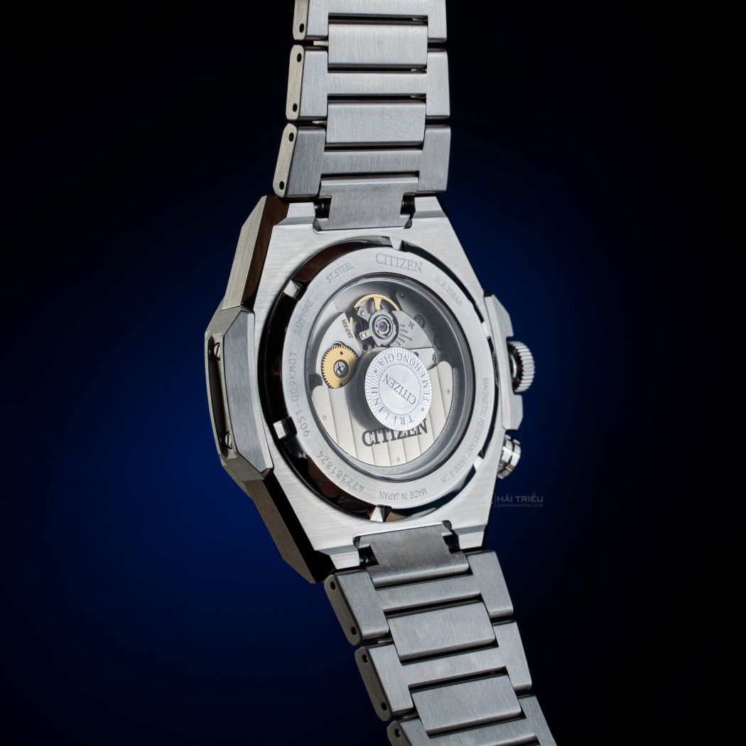 Máy Automatic của Citizen bộ máy 9501 quan sát được ở mặt sau đồng hồ