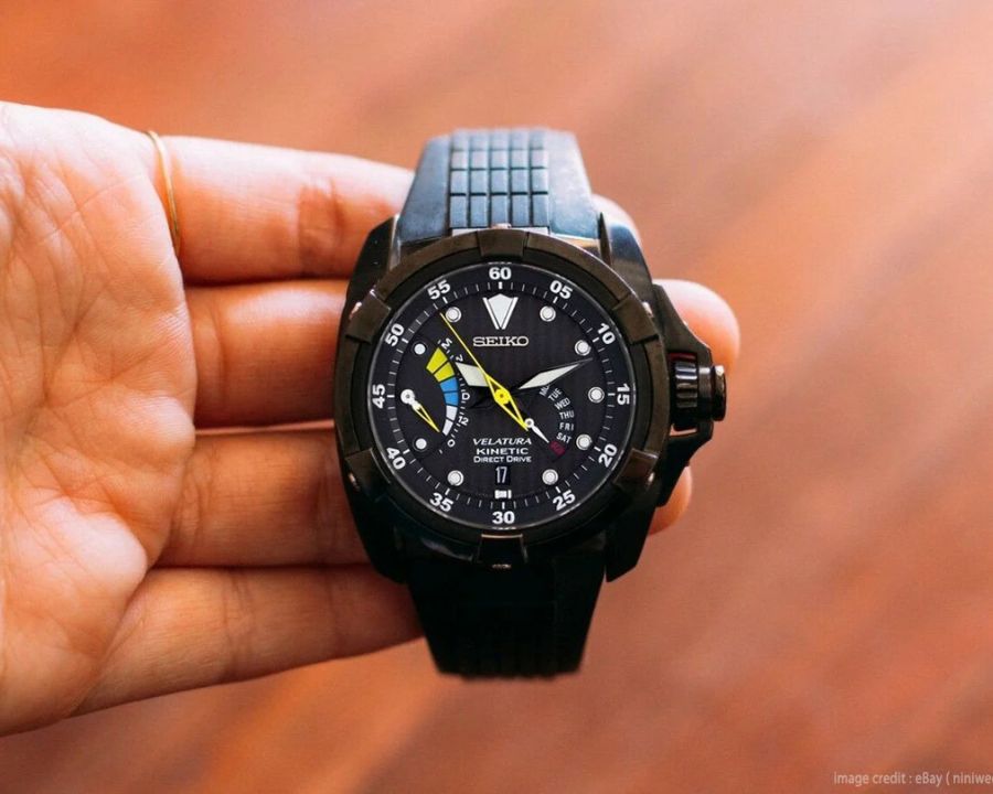 Seiko Perpetual Calendar bền bỉ với dây dày dặn và vành mặt số to, khỏe khoắn