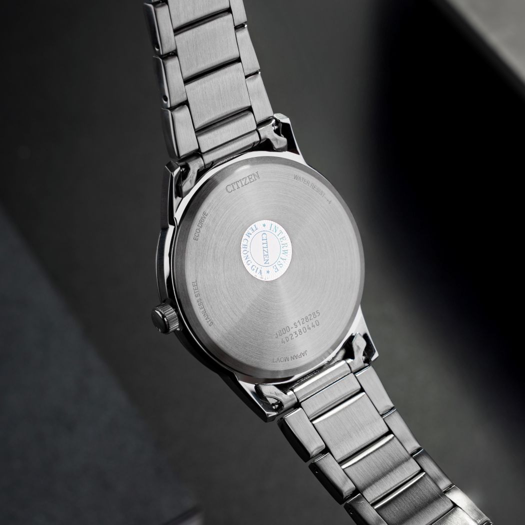 Đồng hồ Citizen Eco-Drive nam J800.
