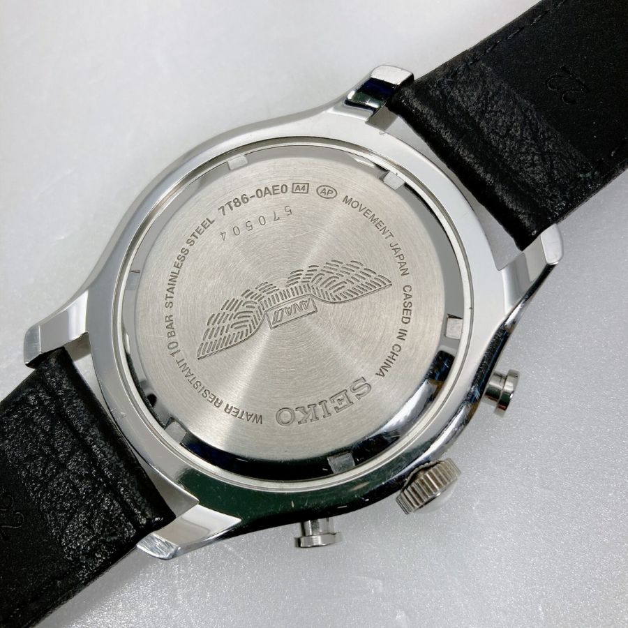 Mặt sau của Movement Quartz 7T86 Seiko Perpetual Calendar, khắc rõ Water Resistant 10BAR và dòng chữ Stainless Steel