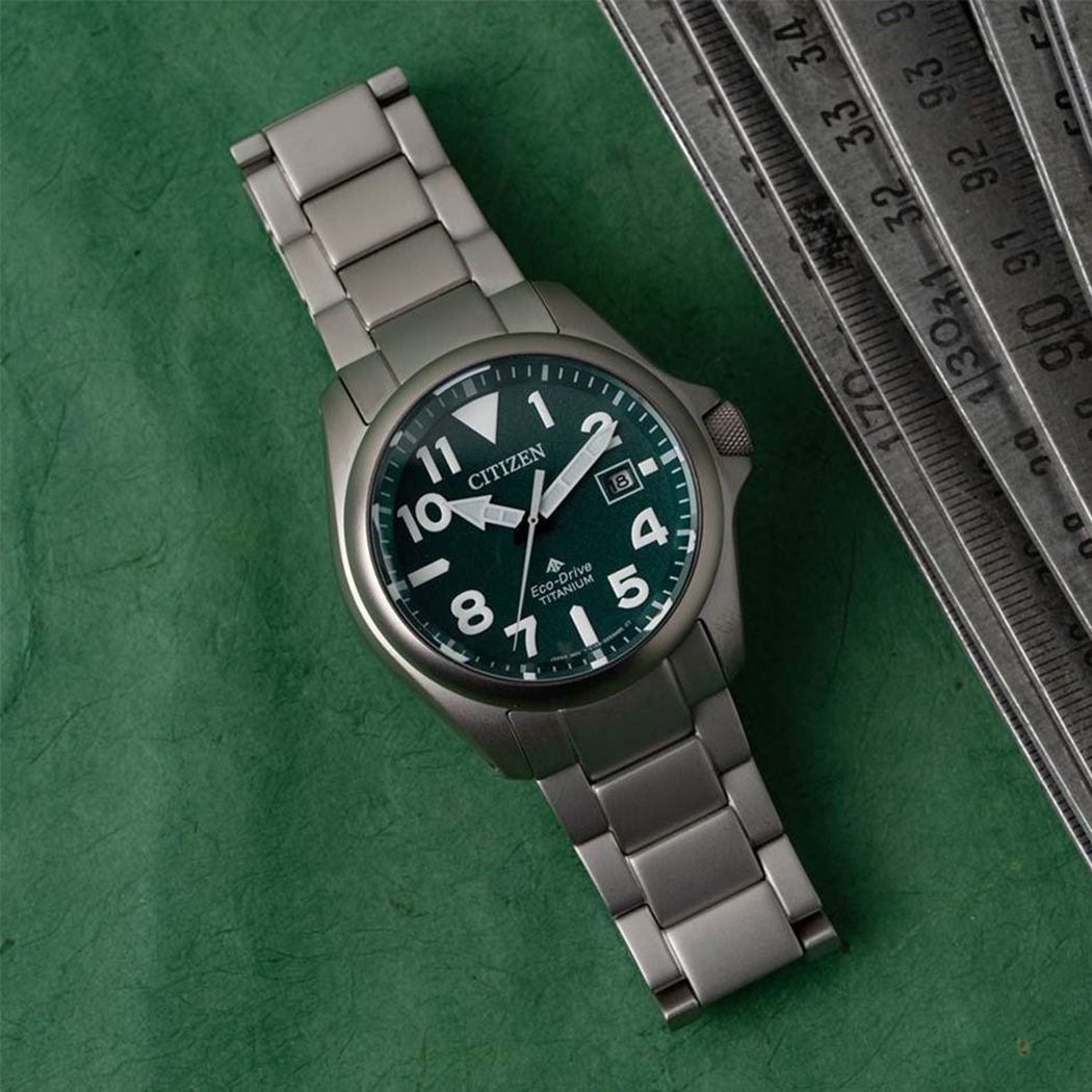 Citizen Promaster Land Eco-Drive Titanium chế tạo ra để sinh tồn trong những môi trường khắc nghiệt nhất như leo núi, thám hiểm, đua xe tốc độ cao