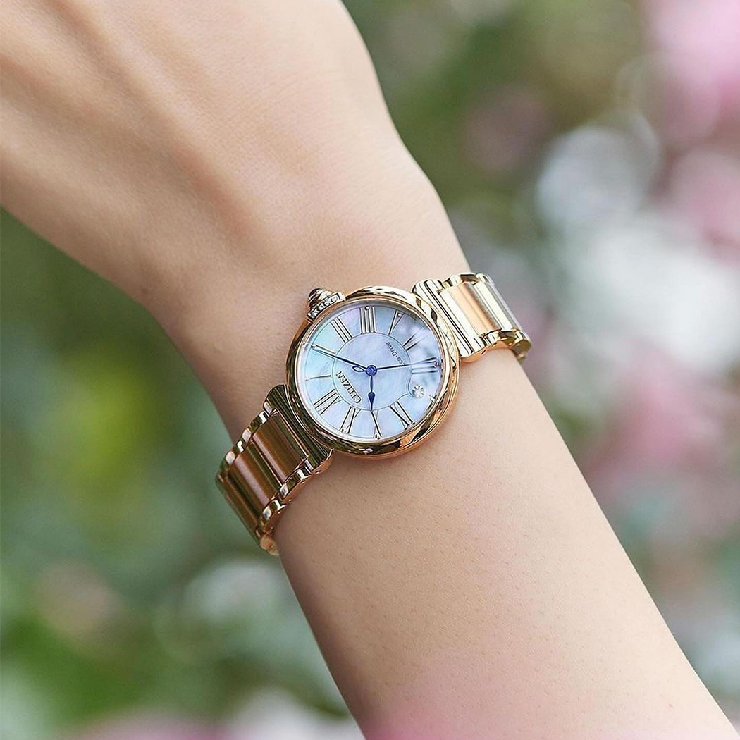 Citizen mạ vàng L Round EM1063-89D đính kim cương cho nữ 