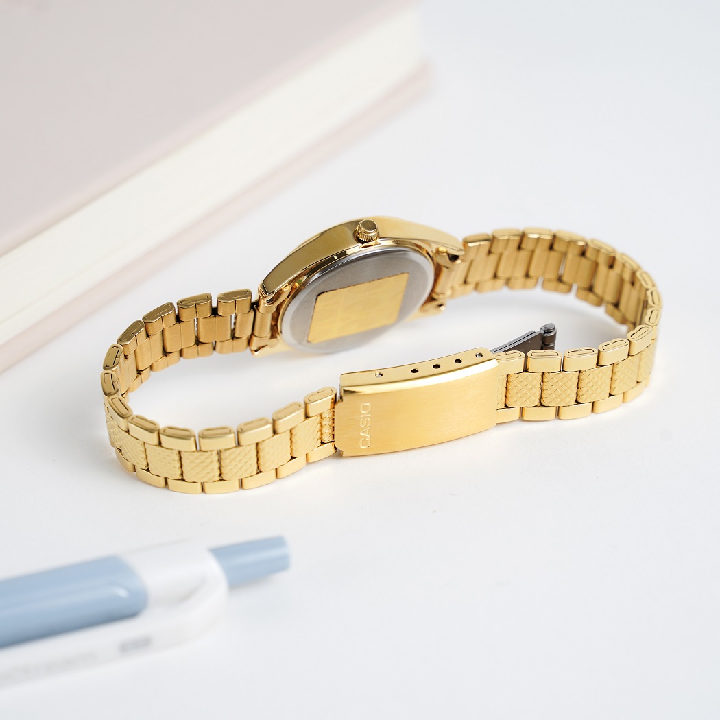 Đồng hồ Casio nữ dây kim loại mặt tròn