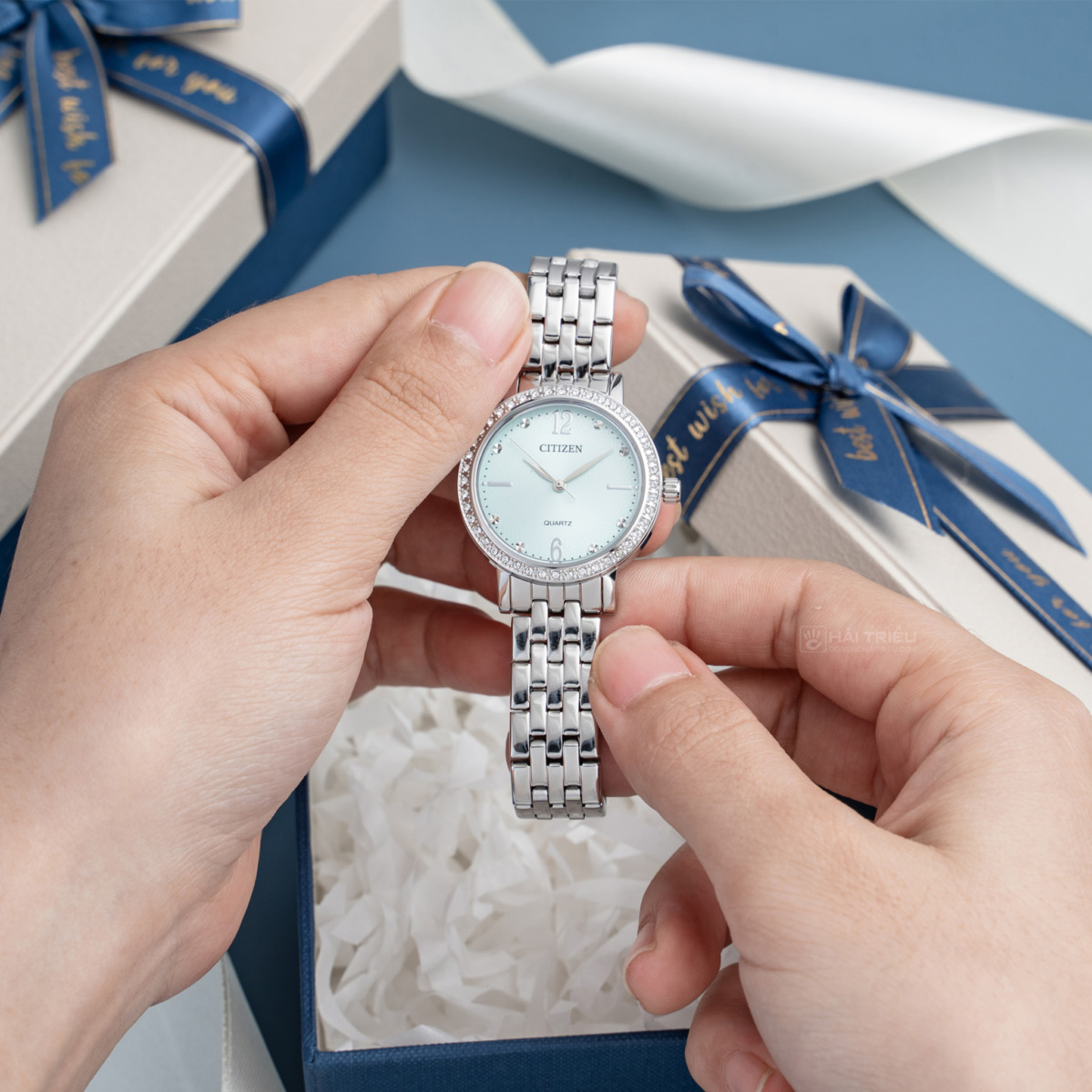 So sánh với đồng hồ Citizen Quartz nữ