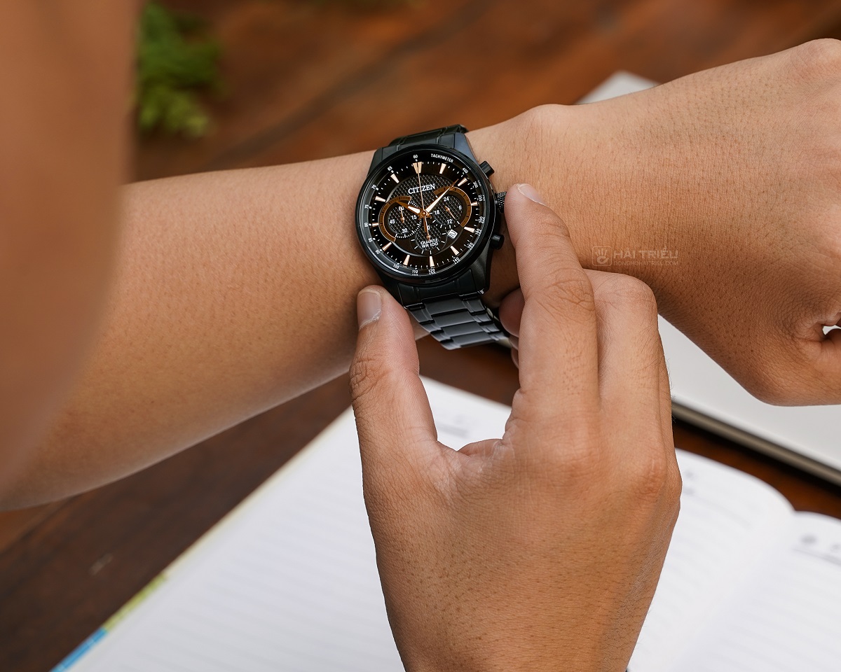 Citizen Chronograph bền bỉ, phù hợp được với dân văn phòng