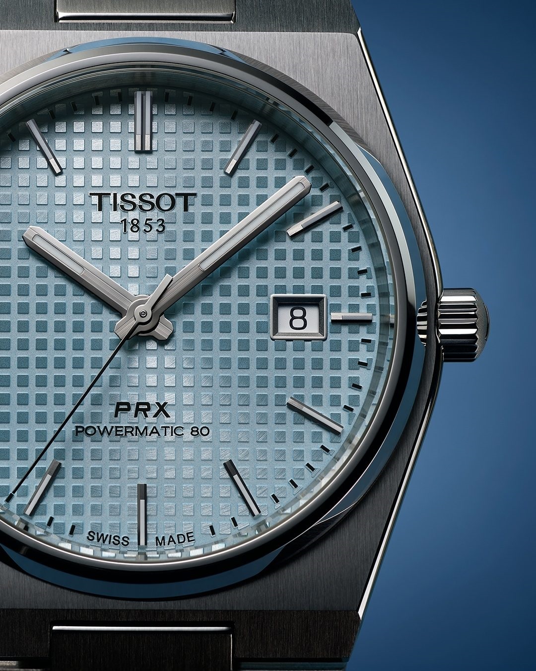 Những thiết kế mang tính biểu tượng của Tissot PRX 35mm Powermatic 80 nên trông nó có vẻ khá xa xỉ