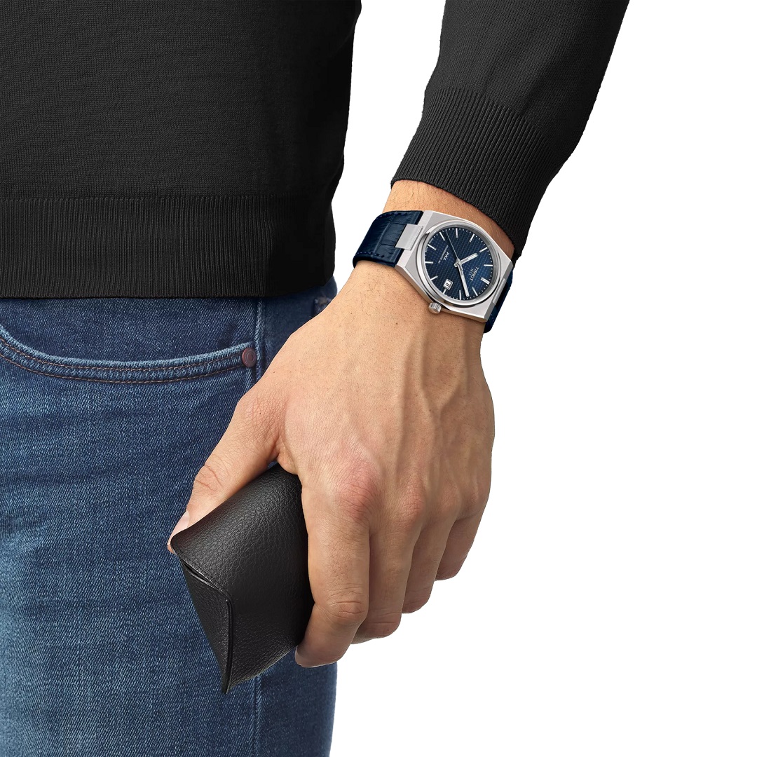 Chiếc đồng hồ Tissot PRX 40mm Powermatic 80 T137.407.16.041.00 dây da