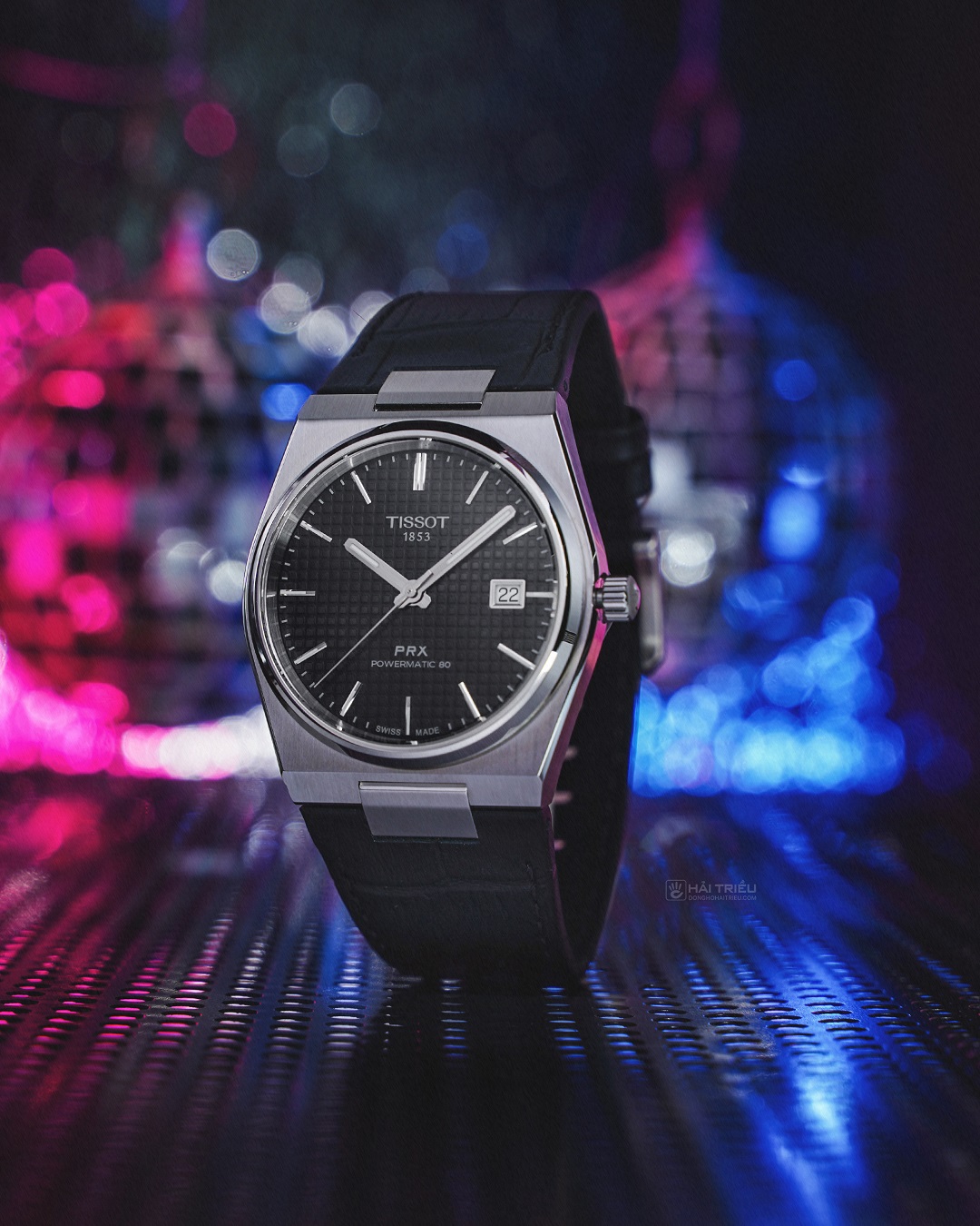Chiếc đồng hồ Tissot PRX 40mm Powermatic 80 T137.407.16.051.00 dây da