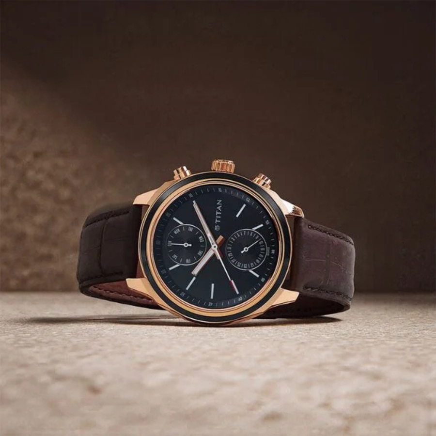 Đồng hồ Titan sử dụng máy Quartz