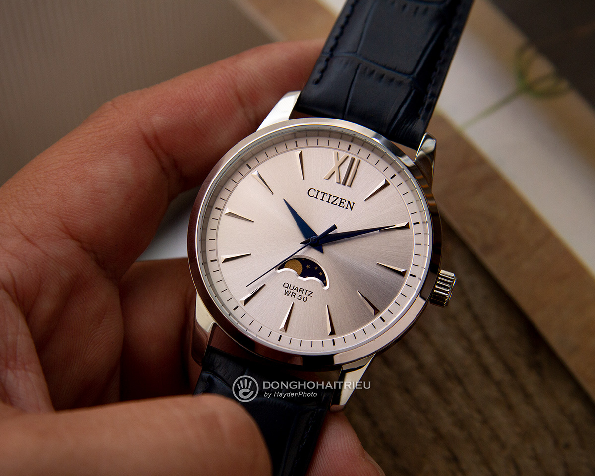 Chiếc Citizen Moonphase AK5000-03A kim xanh bán chạy
