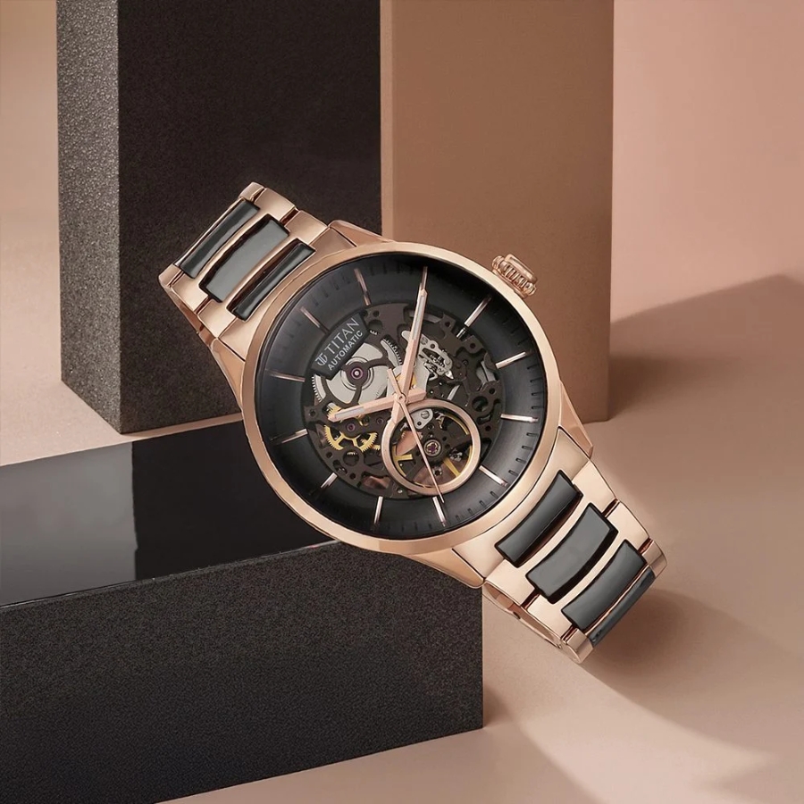 Đồng hồ Titan sử dụng máy Automatic