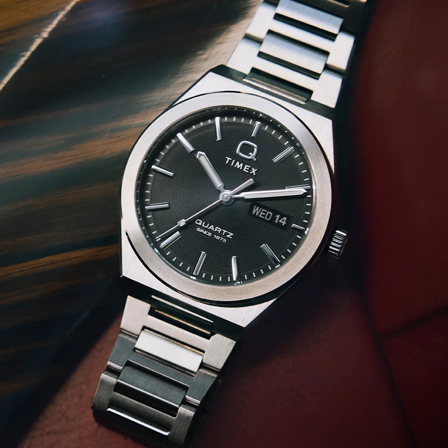 Đồng hồ Timex sử dụng máy Quartz