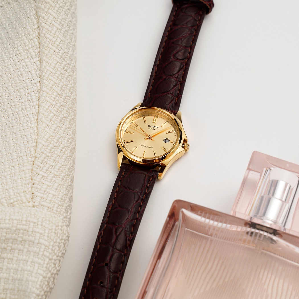Đồng hồ Casio màu vàng Gold dây da