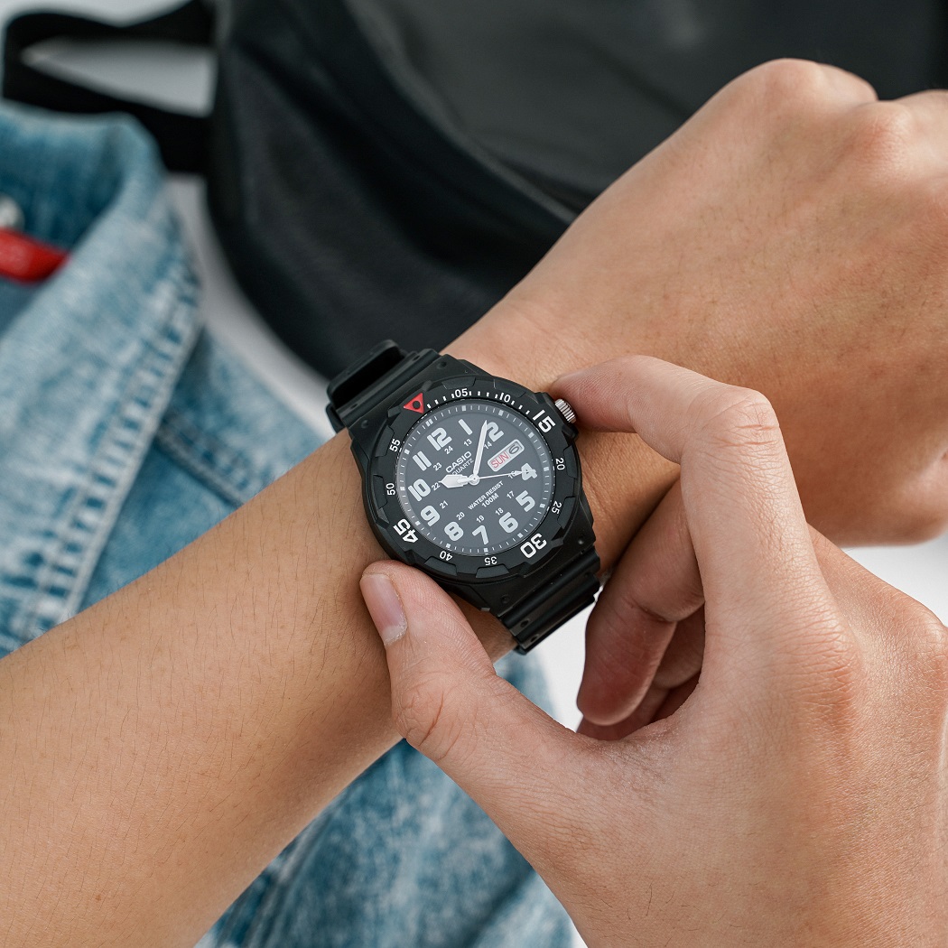 Trên tay mẫu đồng hồ Casio học sinh 