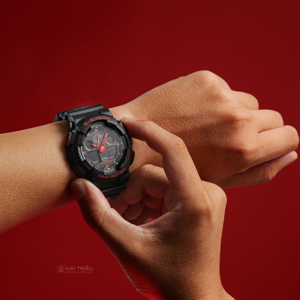 Trên tay là mẫu đồng hồ Casio thể thao
