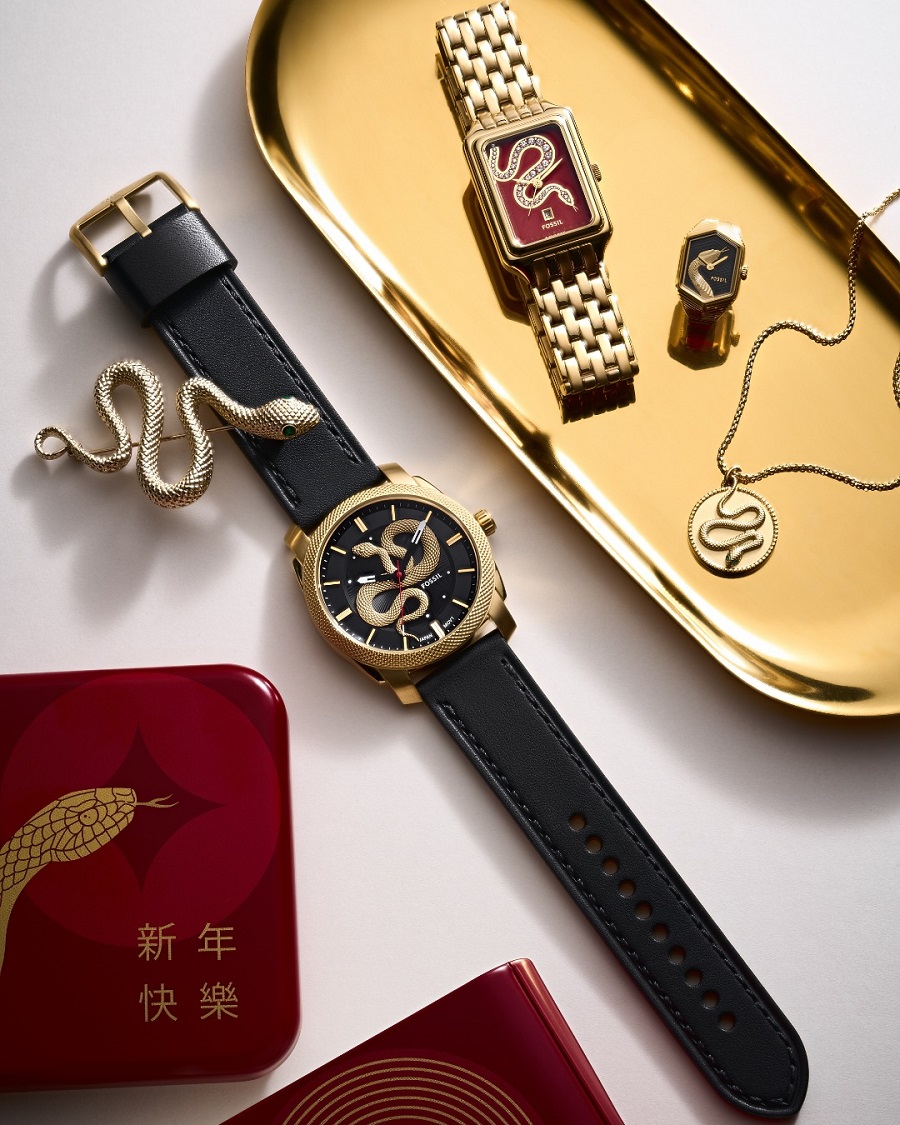 Bộ sưu tập mới nhất từ thương hiệu Fossil đang trưng bày trên tủ của cửa hàng Đồng Hồ Hải Triều