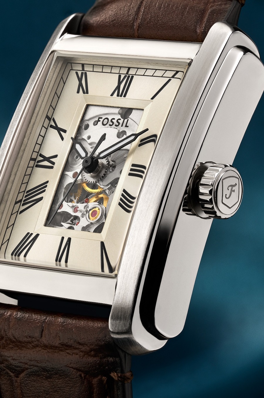 Đồng hồ Fossil có tốt không? Ảnh: Cận cảnh bộ máy - Trái tim của đồng hồ