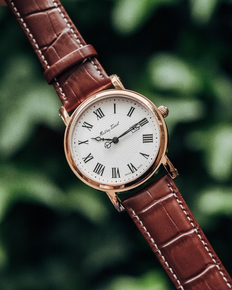 Hình ảnh tự chụp ngoài đời thực của chiếc đồng hồ Mathey-Tissot