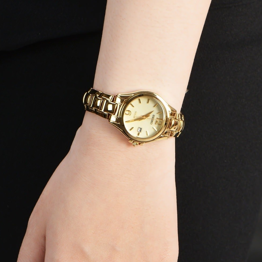Mẫu đeo đồng hồ Seiko nữ