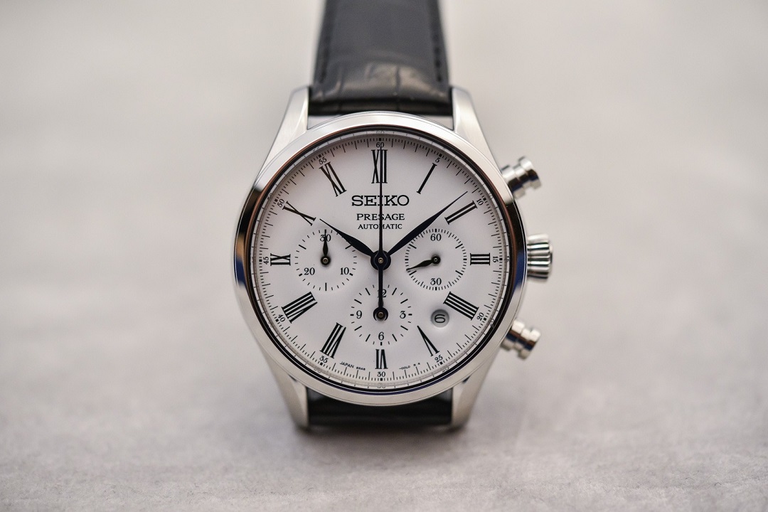 So sánh Tissot PRX Chronograph vs. Seiko Presage Chronograph (Dòng SRQ)