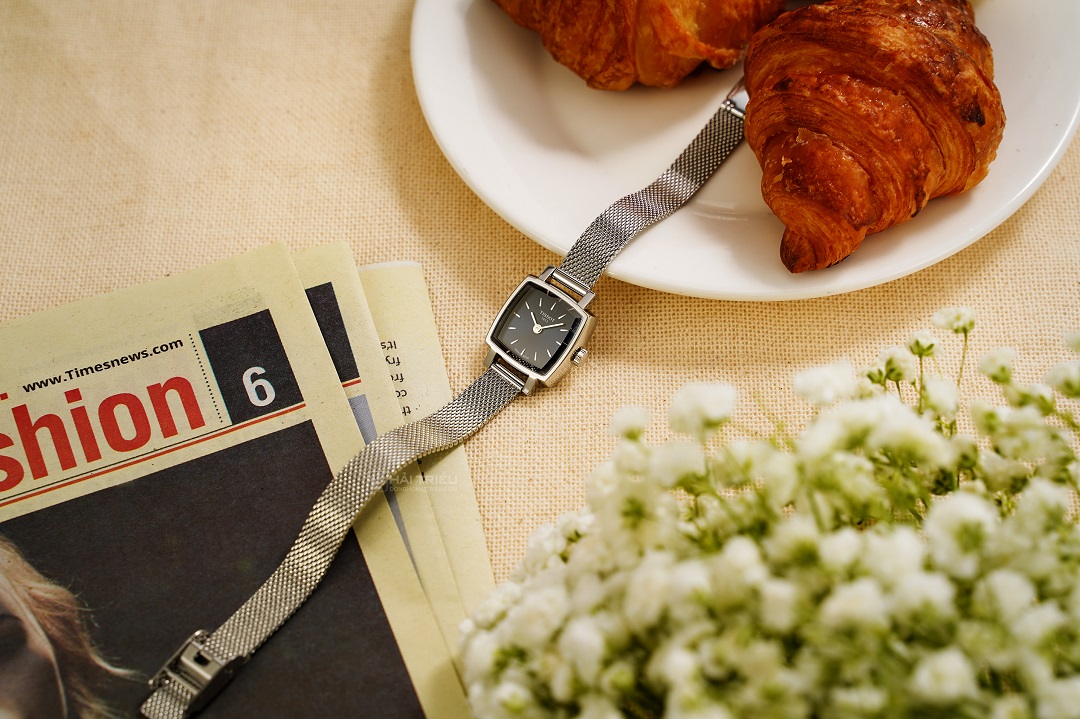 Thiết kế đồng hồ Tissot Lovely Square Blue Dial