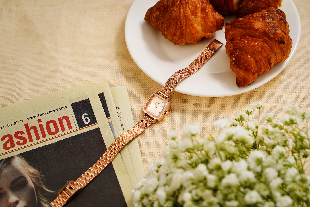 Cận cảnh mặt số vuông của chiếc Tissot Lovely Square