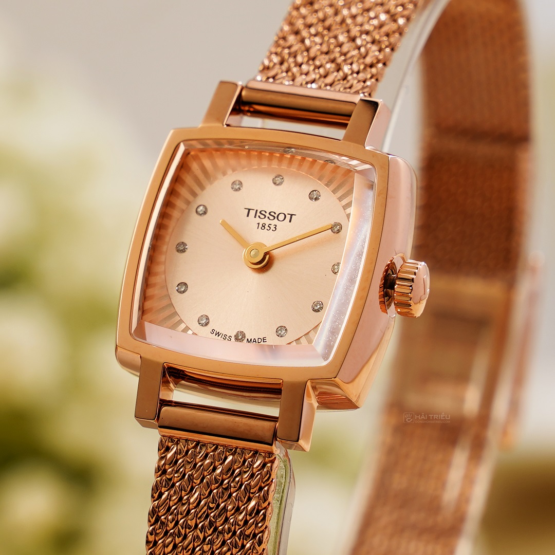 Những đường nét hình học sắc sảo của bộ sưu tập Lovely Square dành cho nữ