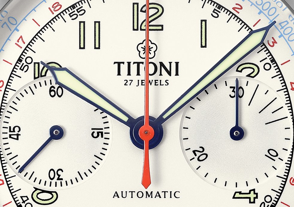 Bố cục "Bicompax" mang tính biểu tượng, được thiết lập bởi Patek Philippe và ứng dụng trên các mẫu như Patek Philippe Ref. 1518 hay Ref. 2499