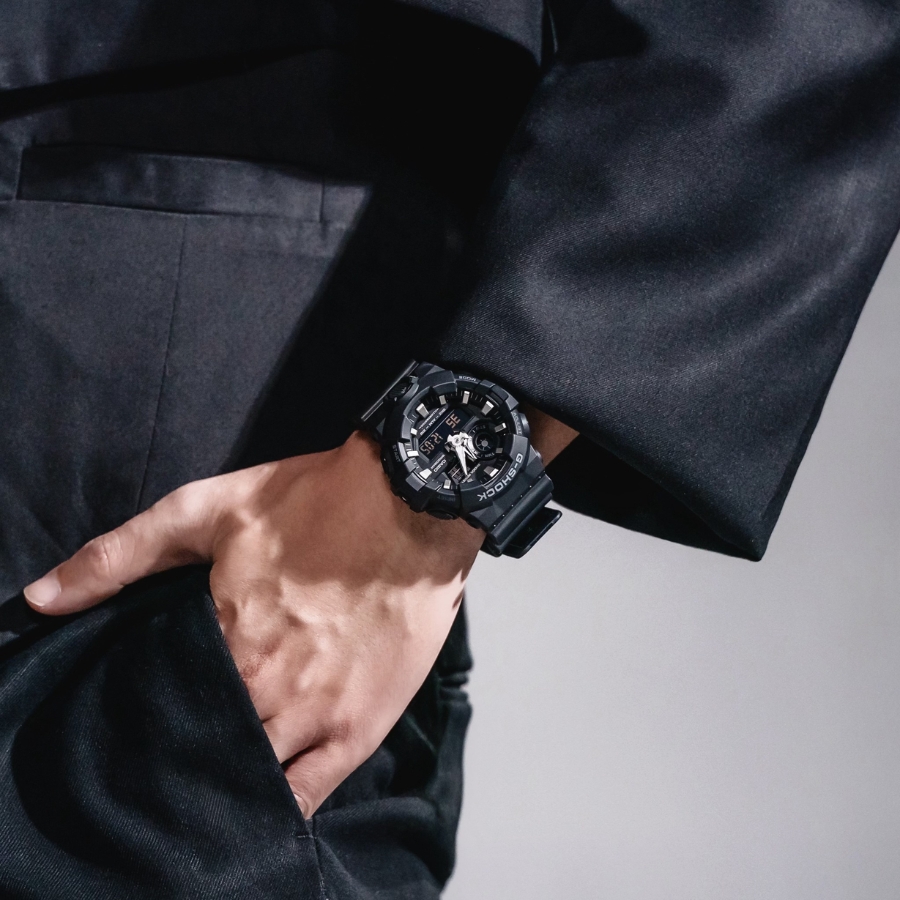 Đồng hồ Casio trên tay mẫu
