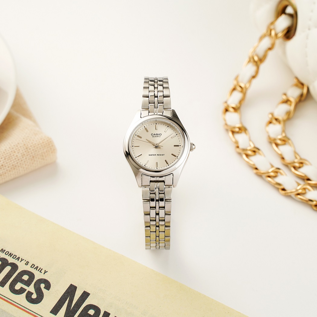 Đồng hồ Casio nữ dây kim loại 