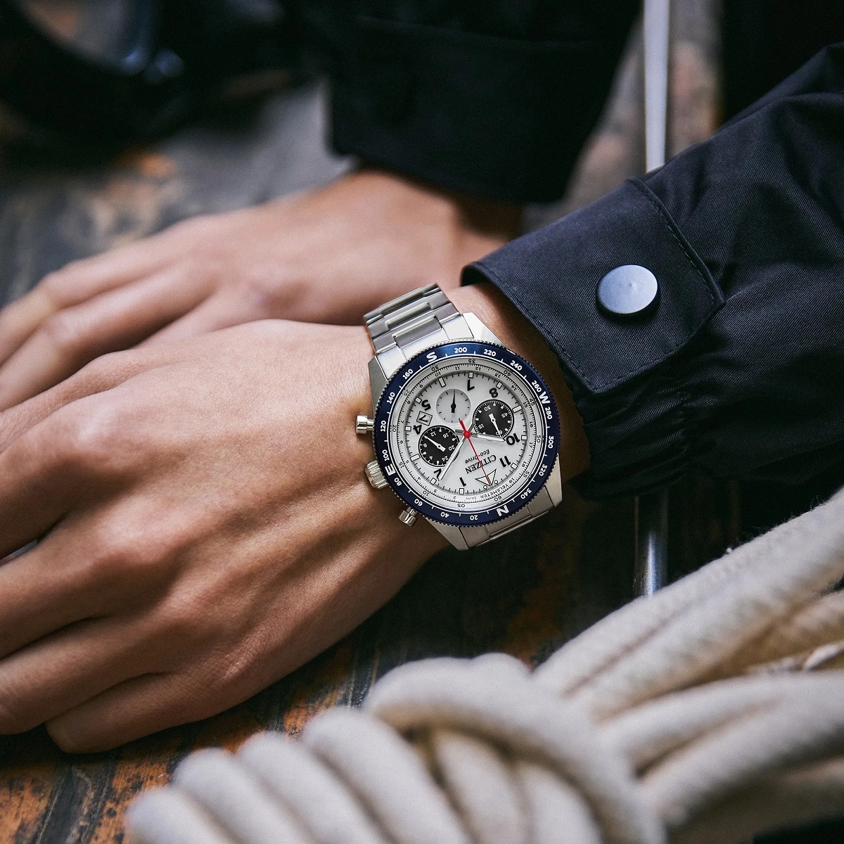 Citizen nam dây kim loại trag bị cỗ máy Eco-Drive, chức năng Chronograph và Telemeter