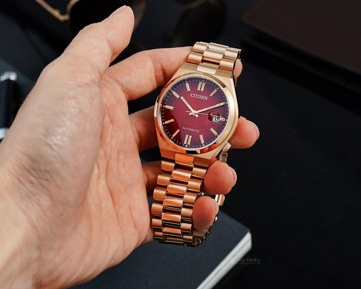 Citizen Tsuyosa với dáng vỏ Tonneau xu hướng tựa như chiếc tiểu Rolex