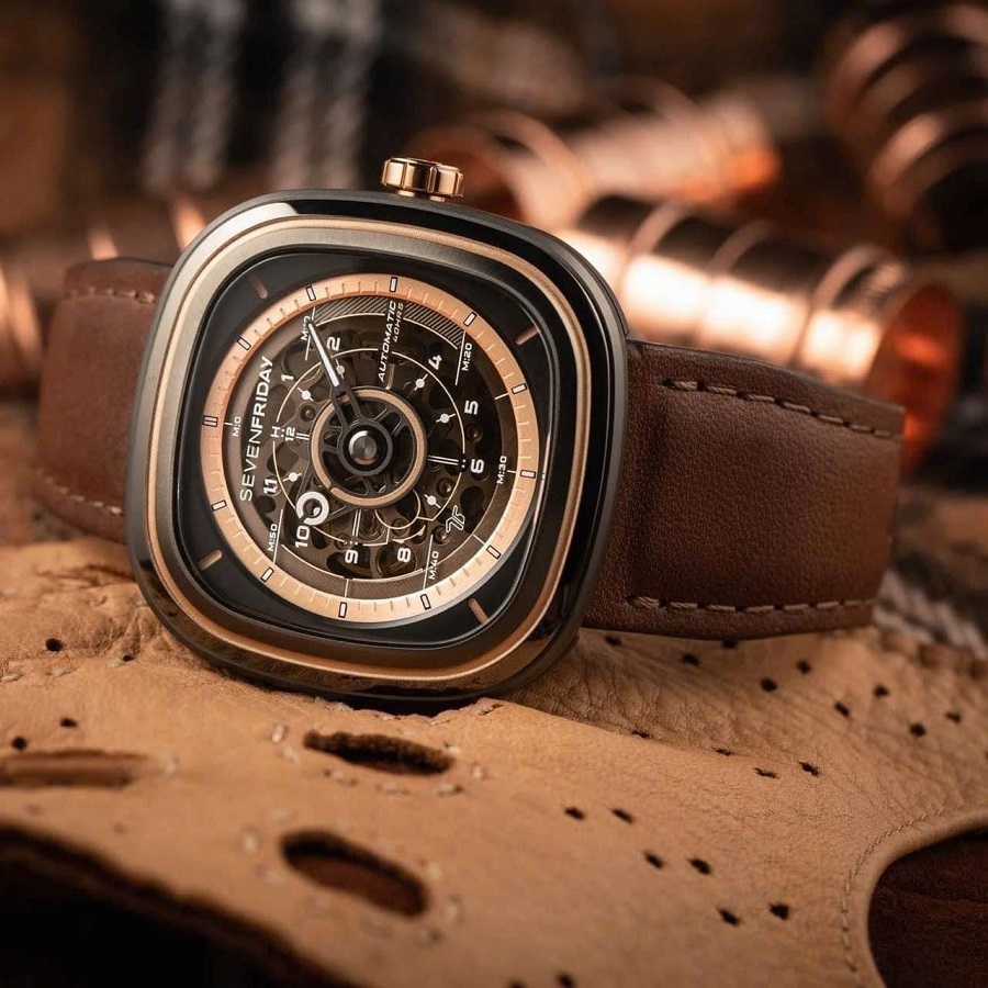 Ý nghĩa đằng sau cái tên SevenFriday là mong muốn mọi người vui vẻ